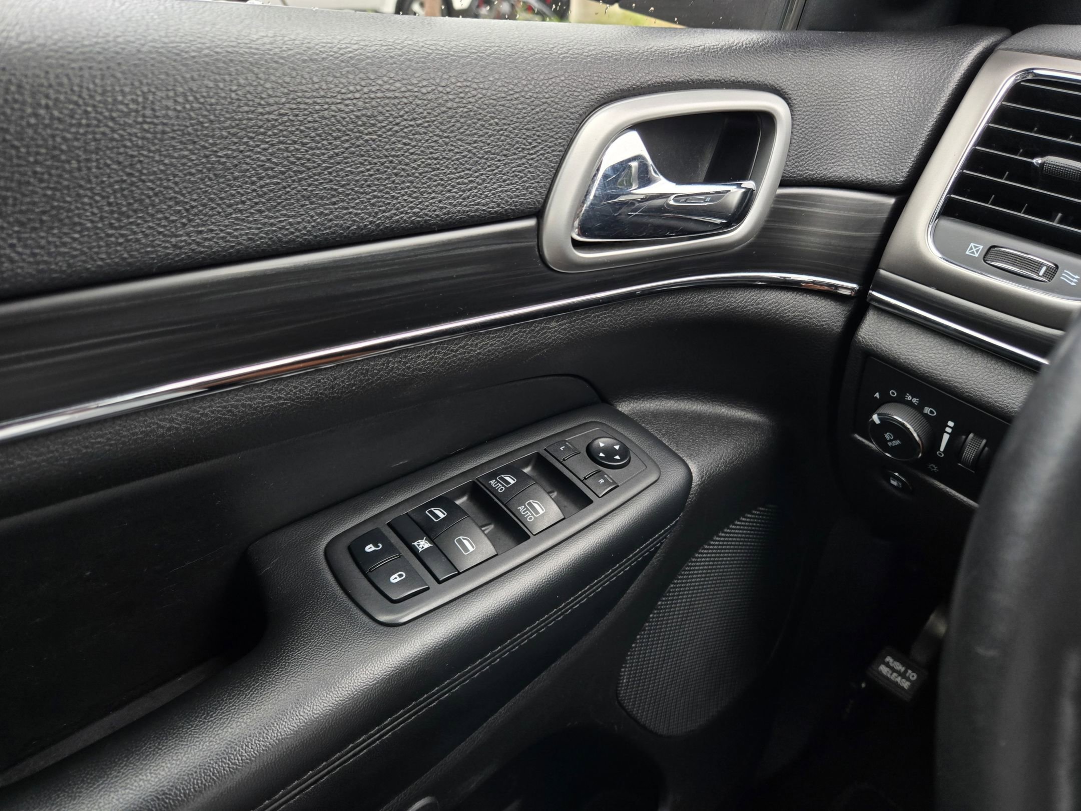 Used 2019 Velvet Red Pearlcoat Jeep Limited image 21