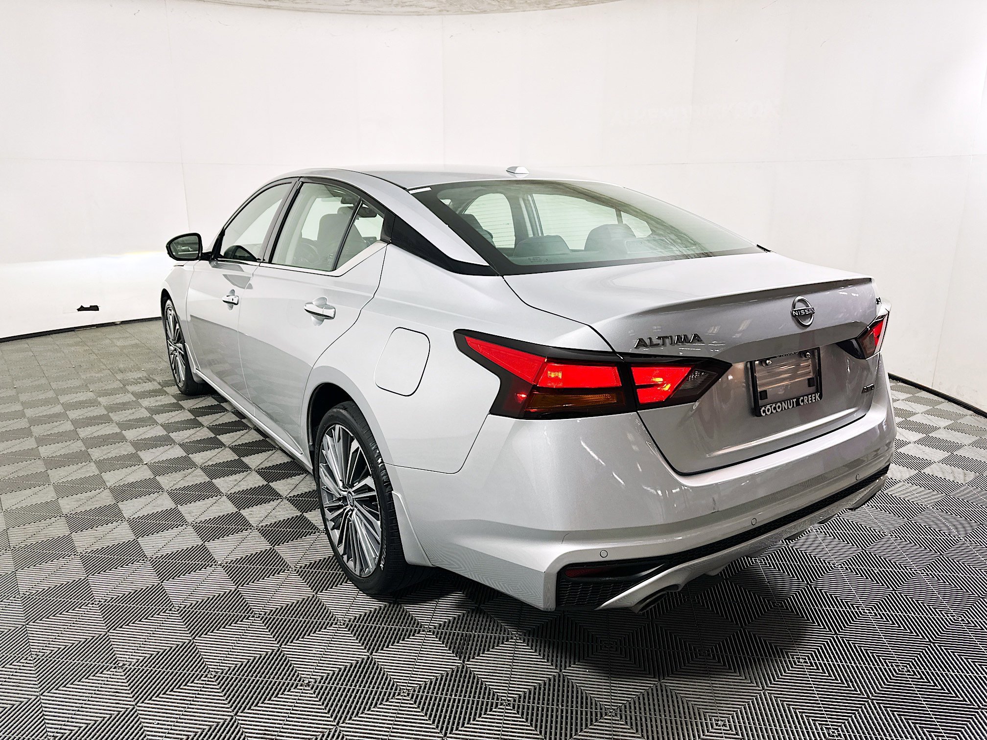 2024 Nissan Altima thumbnail 7