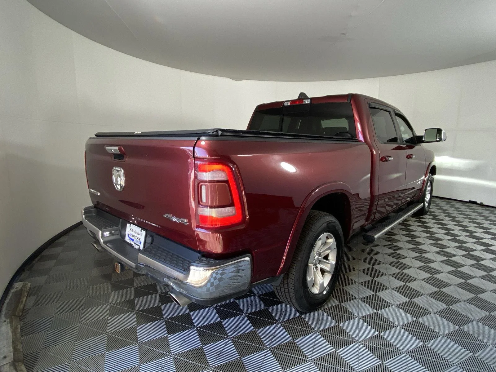 Used 2019 Delmonico Red Pearlcoat Ram Laramie image 7