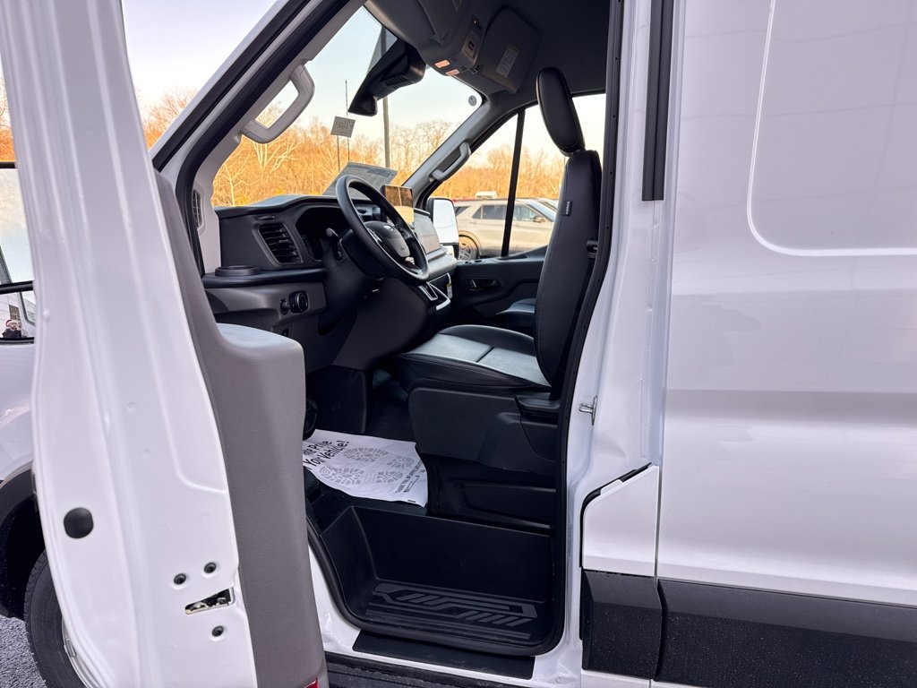 New 2026 Oxford White Ford Base image 4