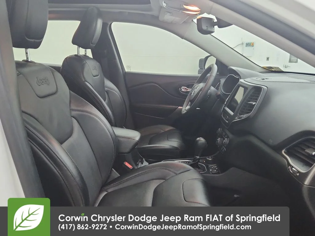 Certified Used 2022 White Jeep Latitude Lux image 31