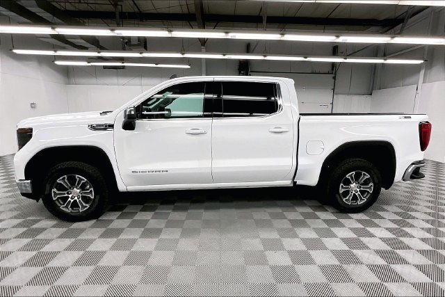 Used 2026 Summit White GMC SLE image 14
