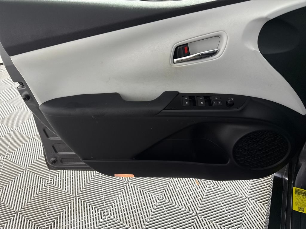 2016 Toyota Prius Two Eco - Photo 10