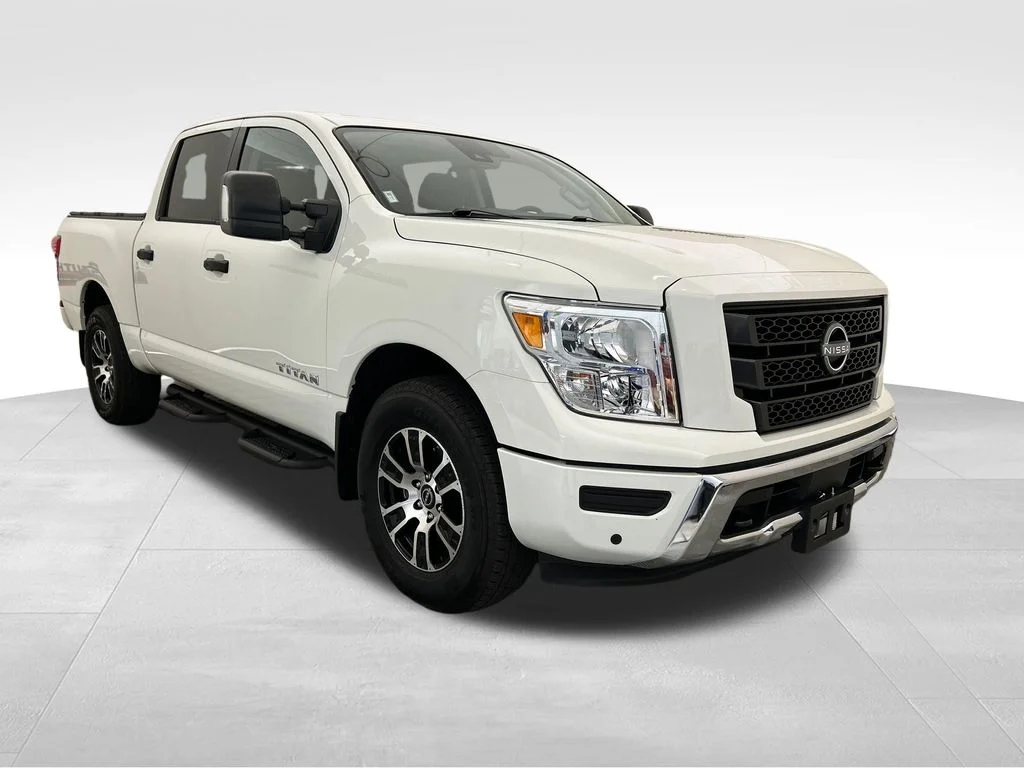 Used 2024 White Nissan SV image 9