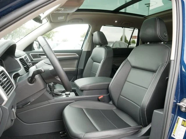 Used 2023 Blue Metallic Volkswagen SEL image 14