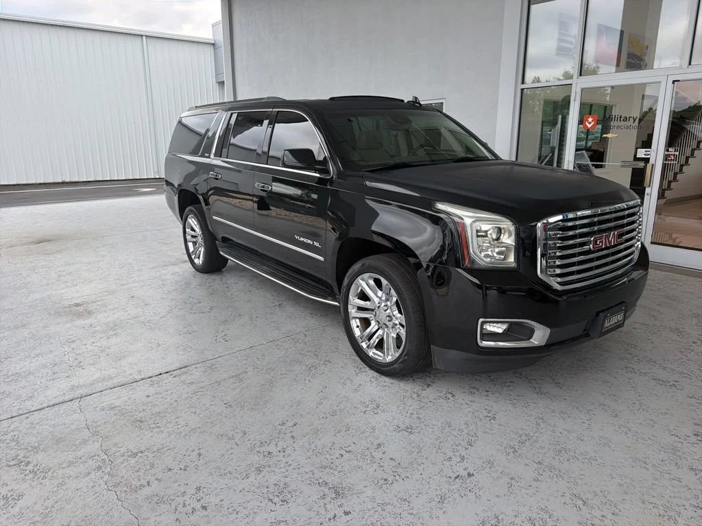 Used 2018 ONYX BLACK GMC SLT image 2
