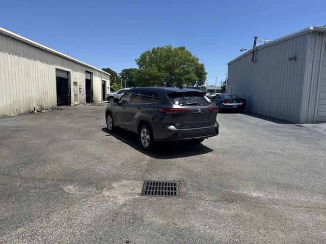 Used 2022 Gray Toyota L image 7