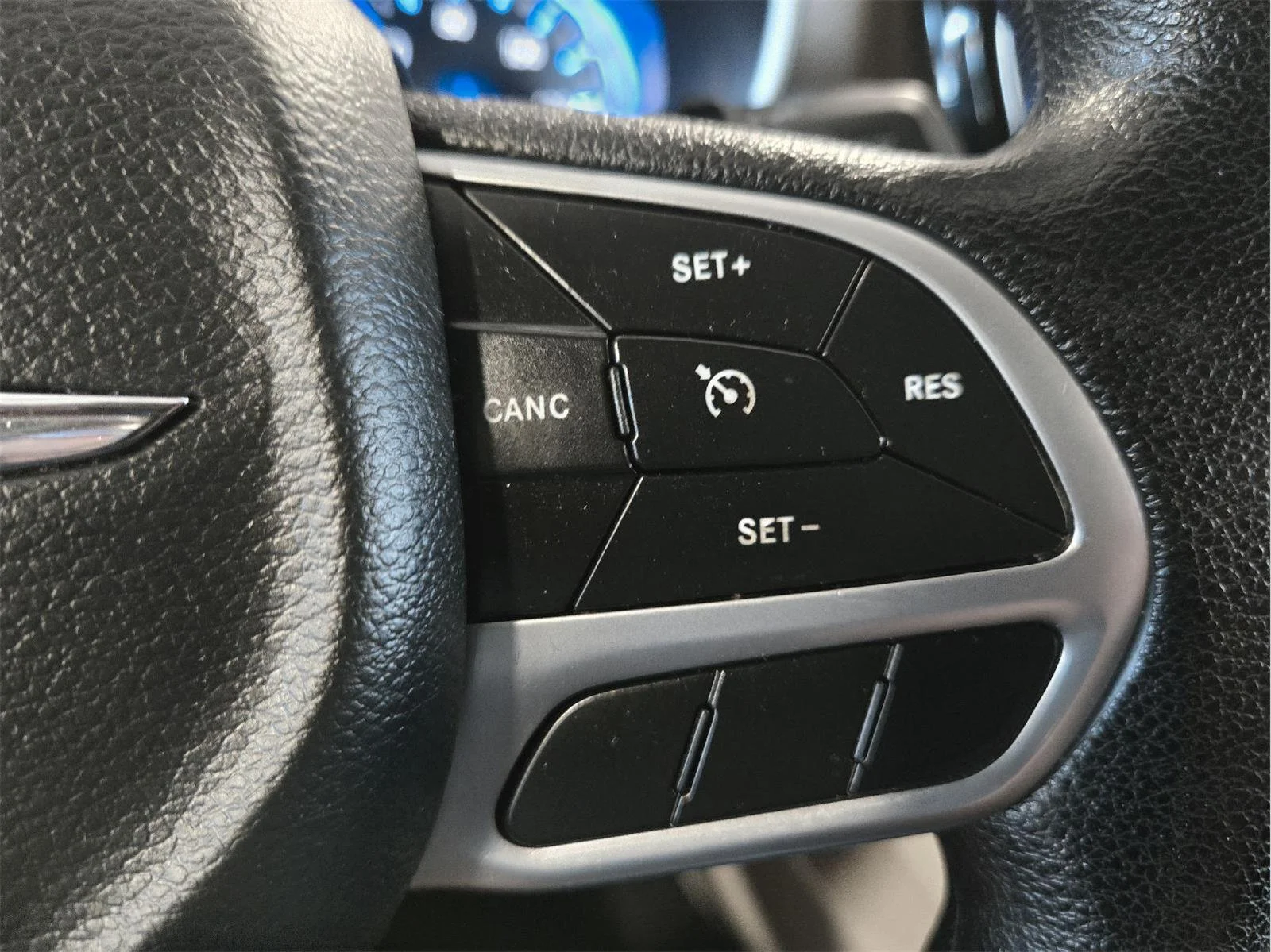 Used 2019 Granite Crystal Metallic Clearcoat Chrysler L image 14