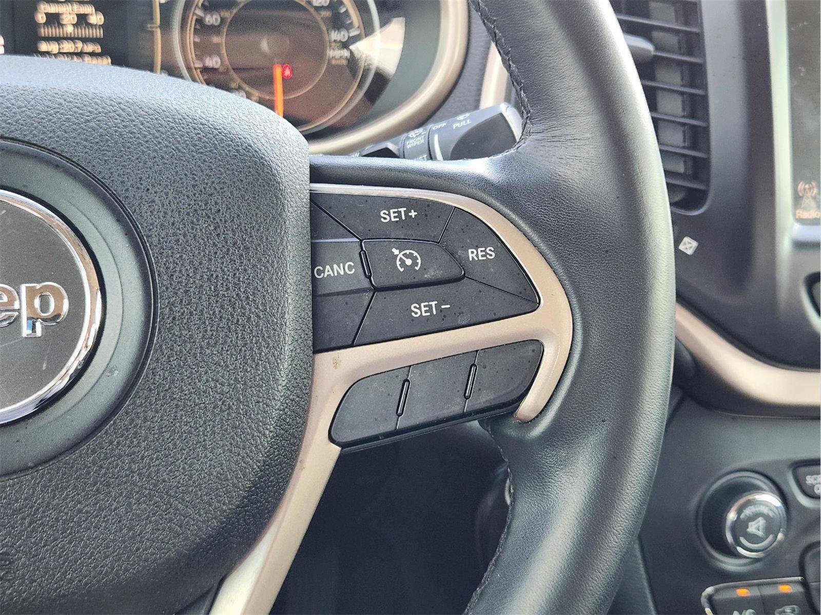 Used 2016 True Blue Pearlcoat Jeep Latitude image 29