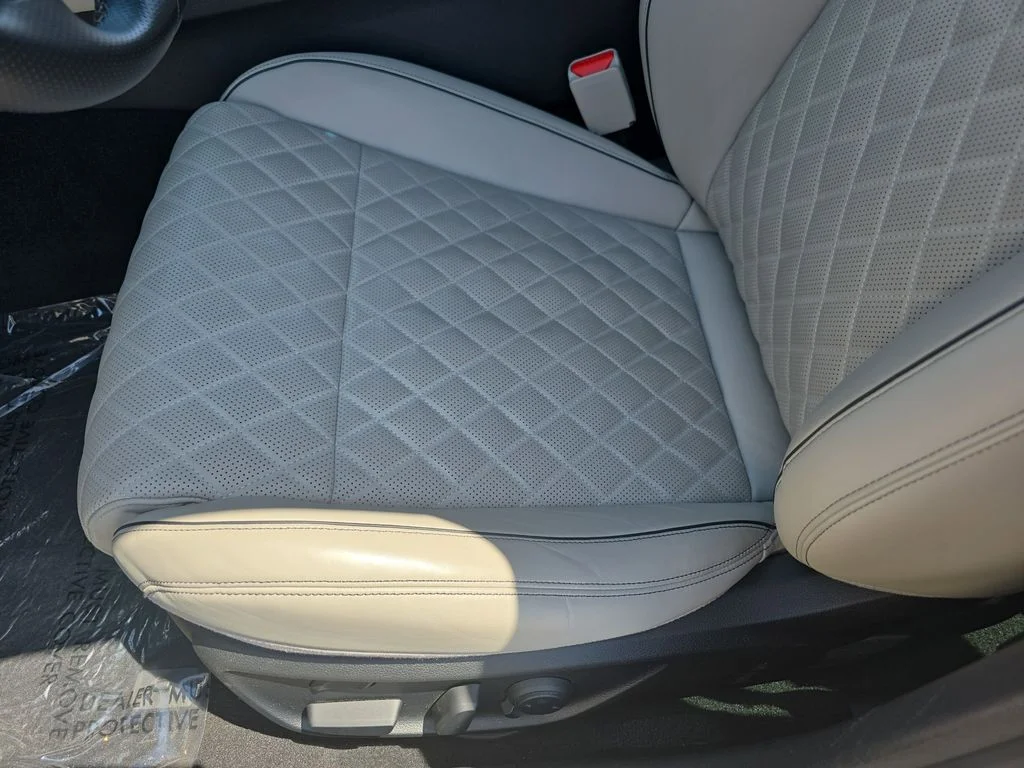 Used 2023 Silver Genesis 3.3T image 32