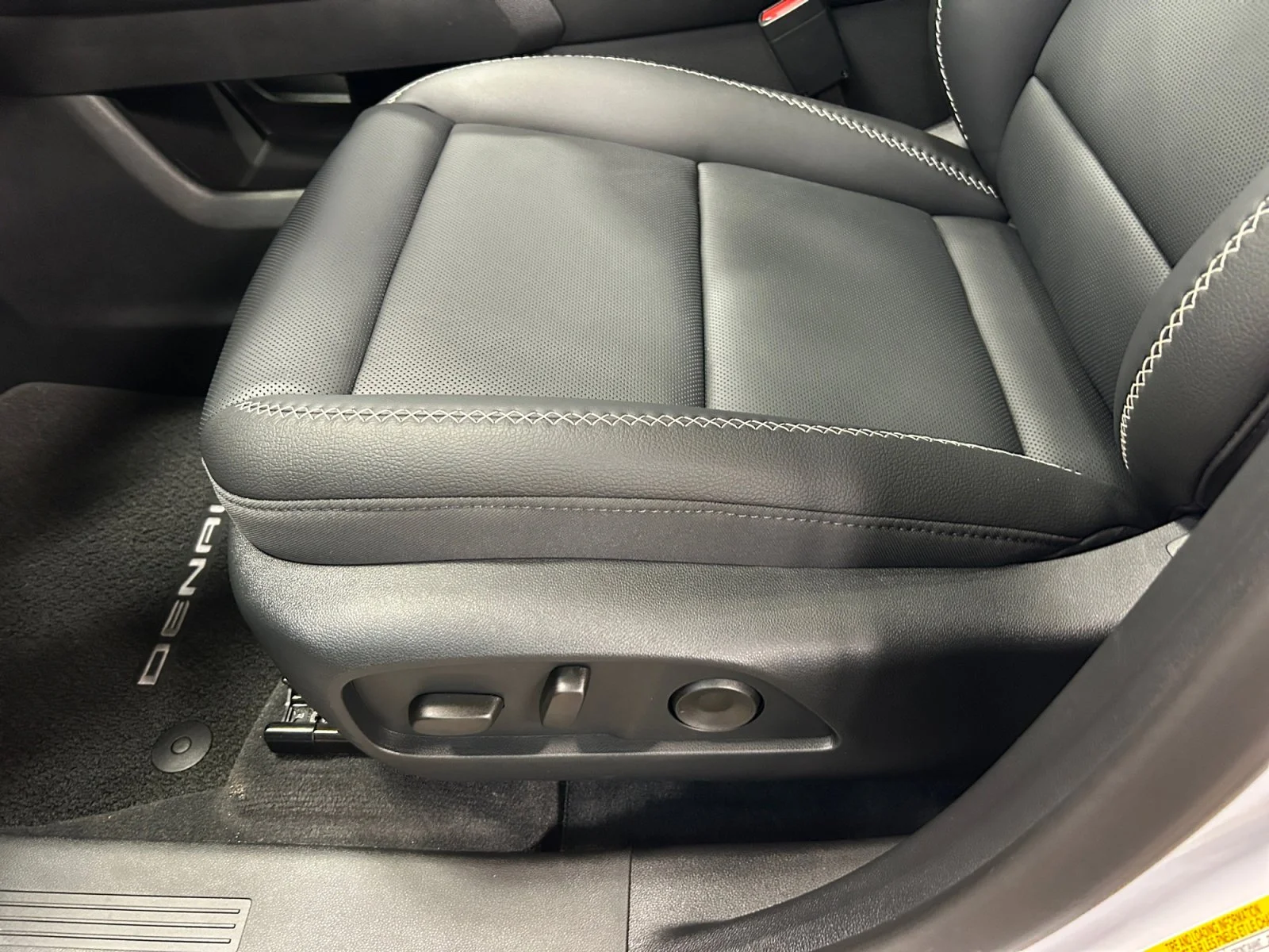 New 2026 Glacier White Tricoat GMC AWD Denali image 15