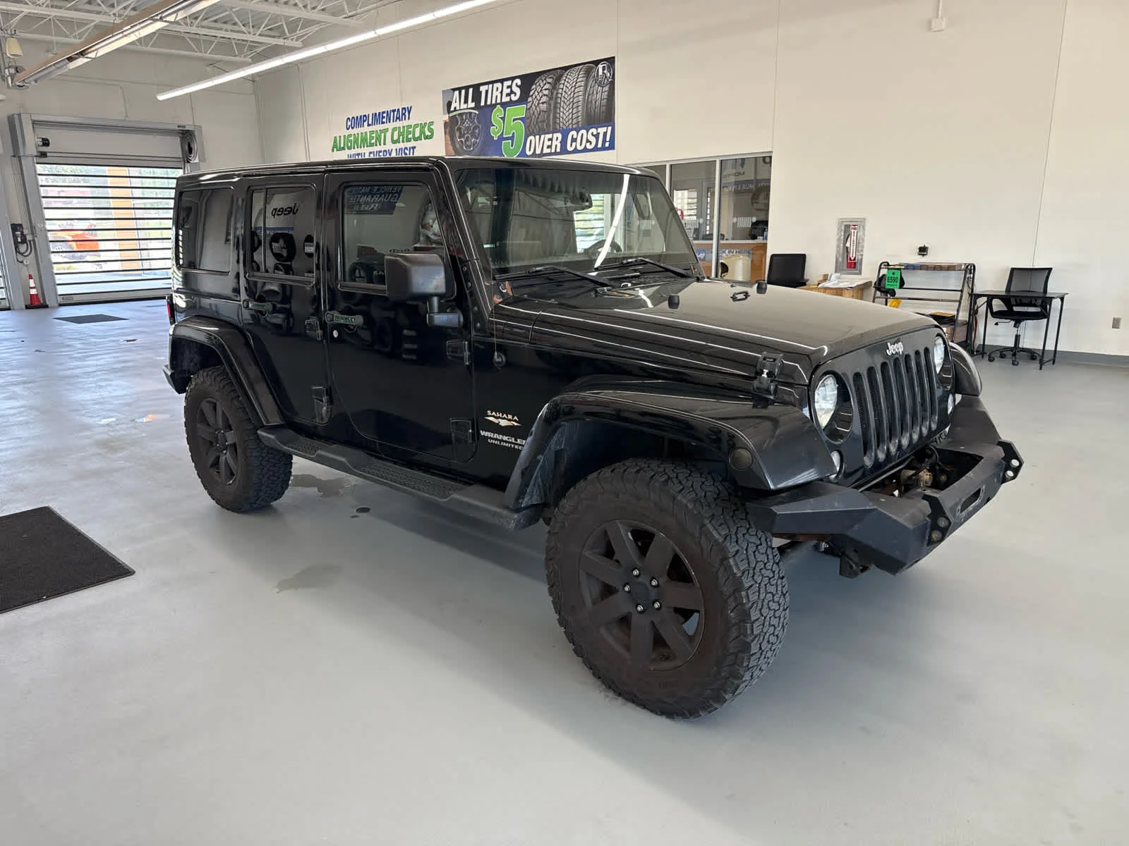 Used 2015 BLACK Jeep Sahara image 3