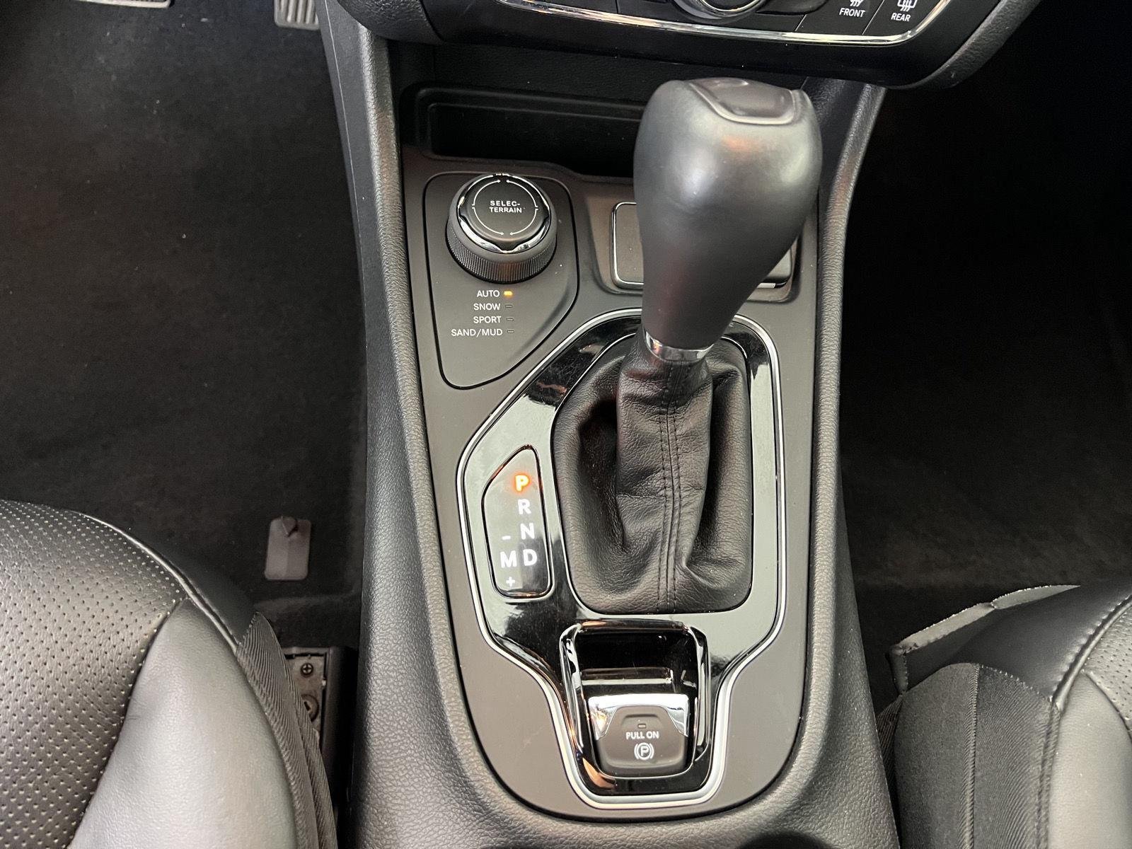 Used 2020 Diamond Black Crystal Pearlcoat Jeep Limited image 17