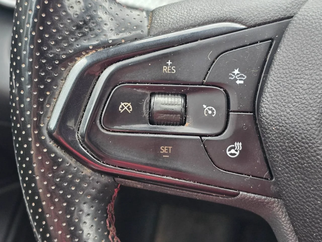 Used 2024 Mosaic Black Metallic Chevrolet 1RS image 18