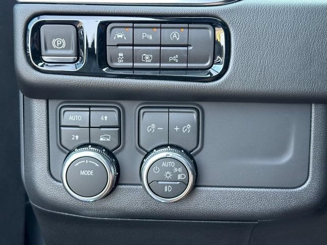 2026 GMC Yukon Denali - Photo 18