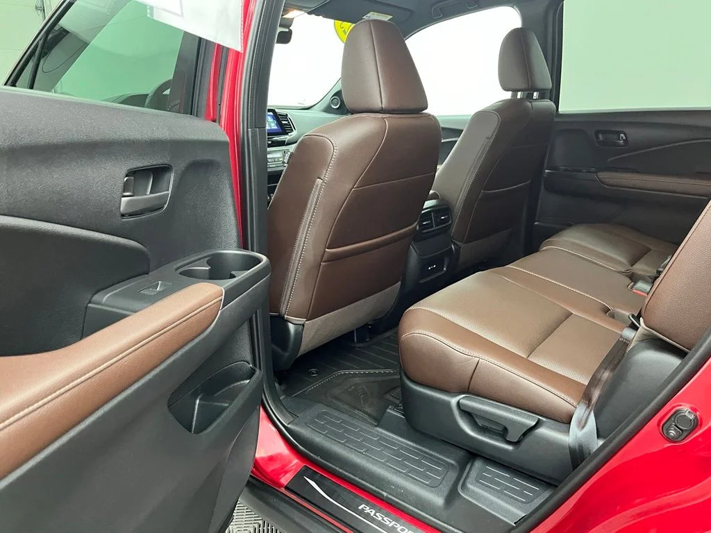Used 2025 Red Honda EX-L image 39