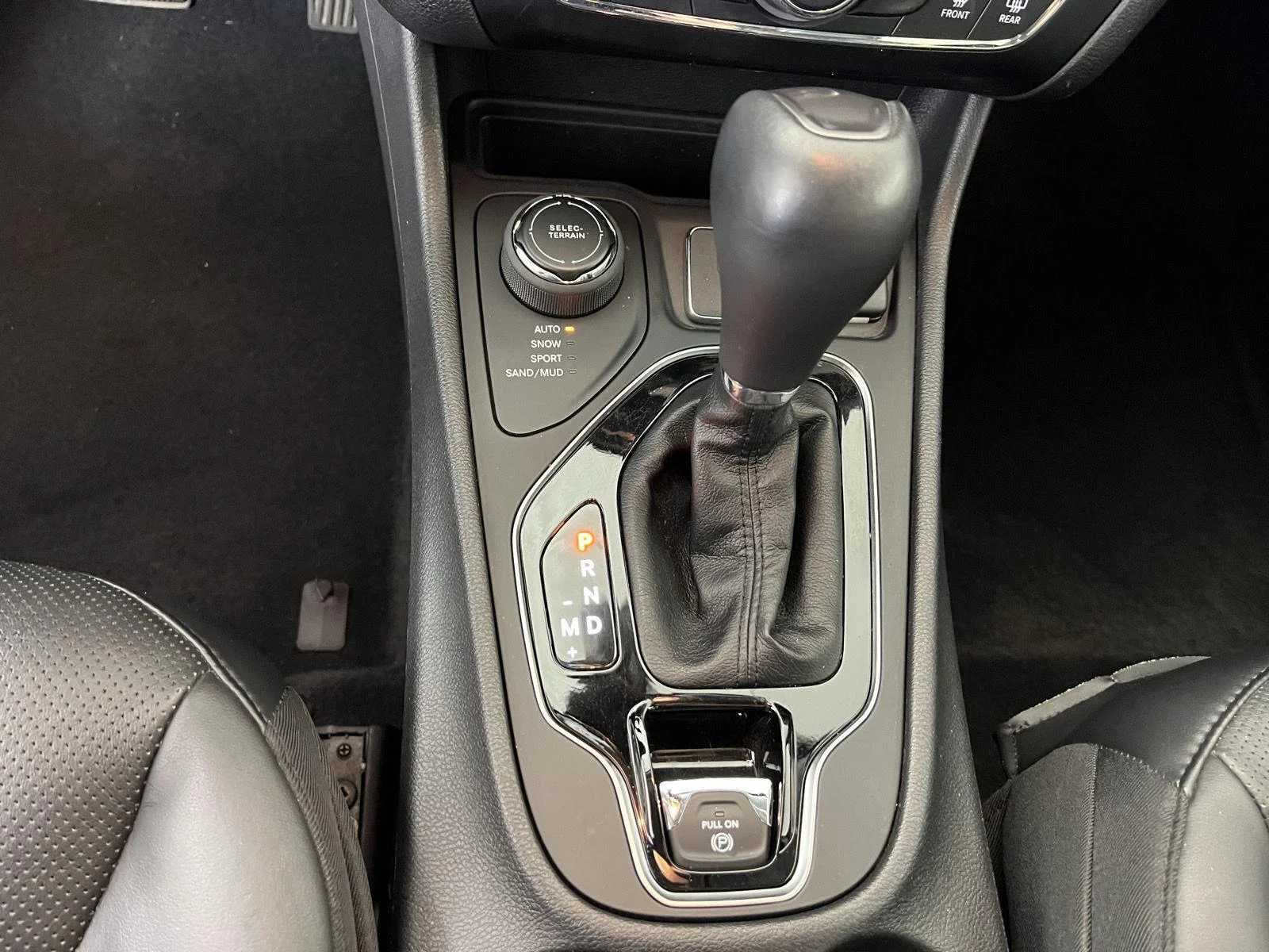 Used 2020  Jeep Limited image 17