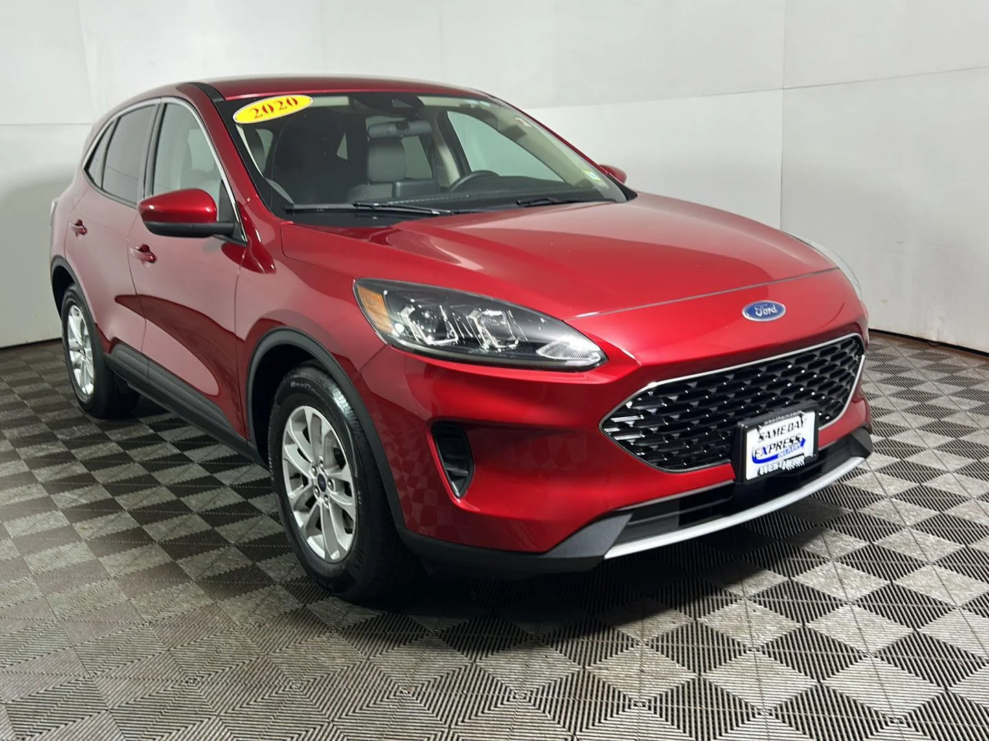 Used 2020 Rapid Red Metallic Tinted Clearcoat Ford SE image 4