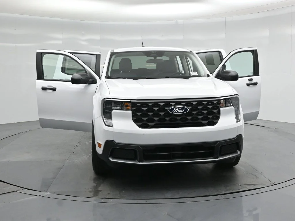 New 2026 Oxford White Ford XLT image 27