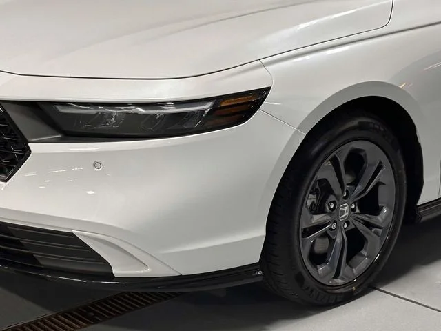 Certified Used 2024 Platinum White Pearl Honda EX-L image 10