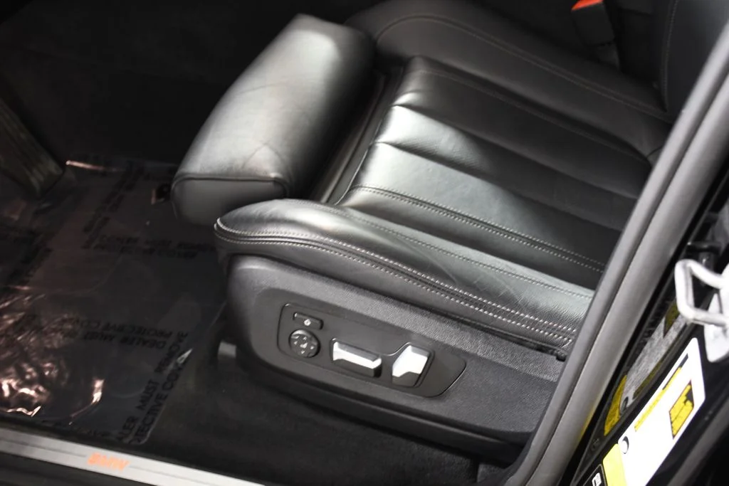 Used 2021 Jet Black BMW xDrive40i image 16