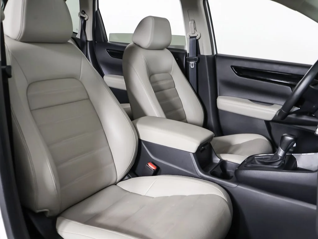 Used 2024 Platinum White Pearl Honda EX-L image 30