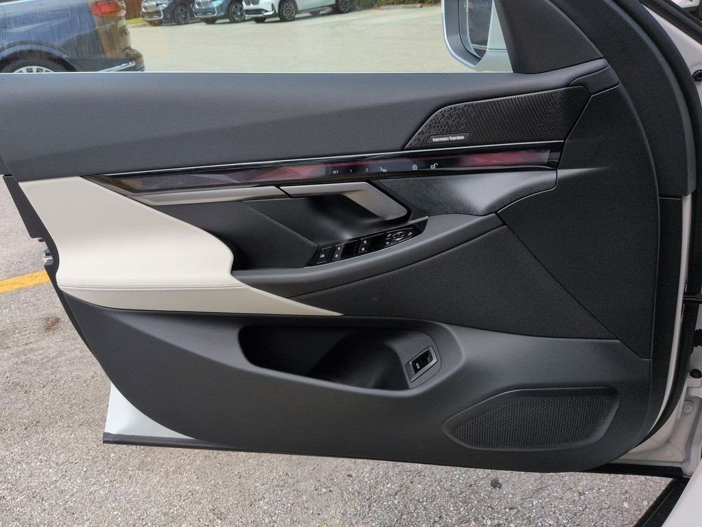 New 2026 Alpine White BMW eDrive40 image 31