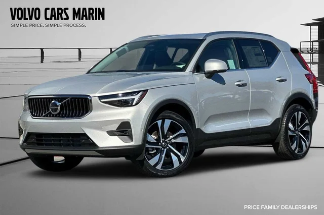 2025 Volvo XC40 2025 Volvo XC40 B5 Plus Bright Theme SUV