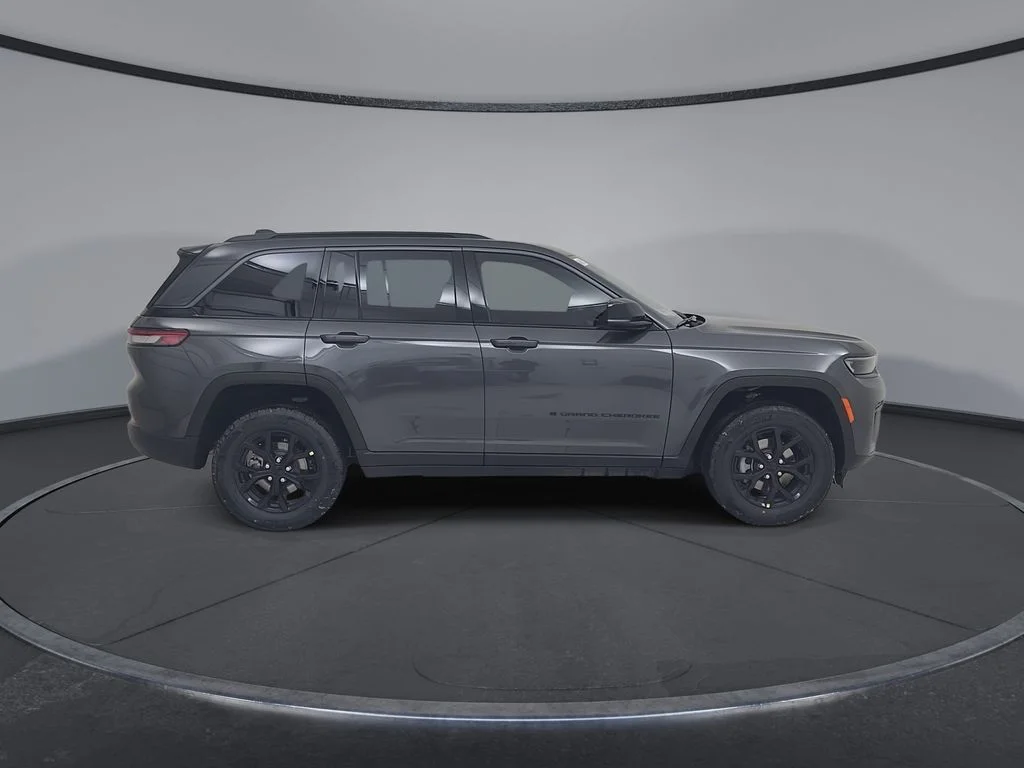 New 2026 Baltic Gray Metallic Clear-Coat Exterior Paint Jeep Altitude image 17