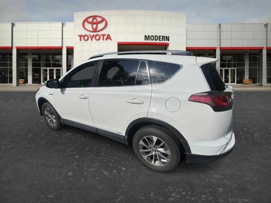 Used 2018 Super White Toyota Hybrid LE image 18