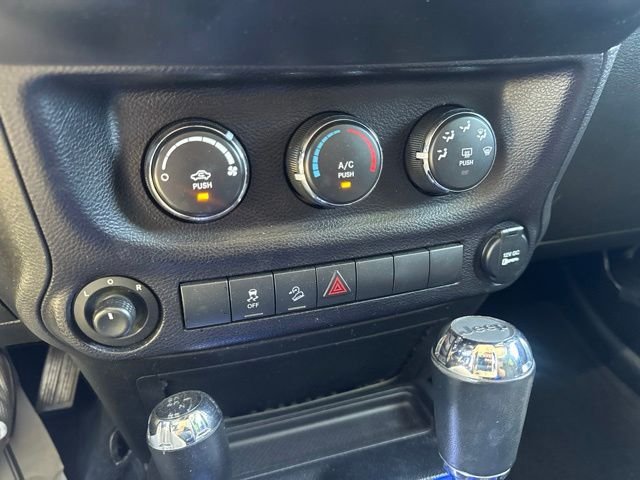 Used 2014 Gray Jeep Unlimited Sport image 22