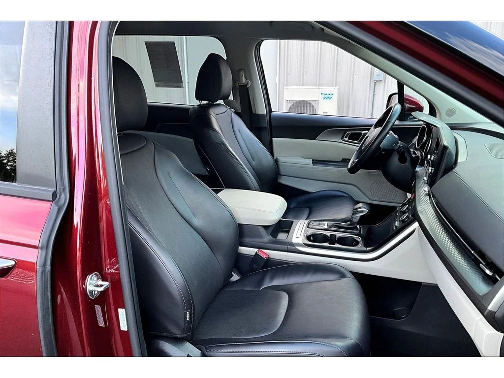 Used 2024 Flare Red Kia LX image 7