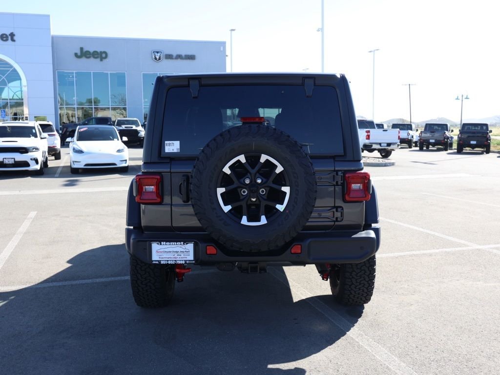 New 2026 Granite Crystal Metallic Clear-Coat Exterior Paint Jeep Rubicon image 4