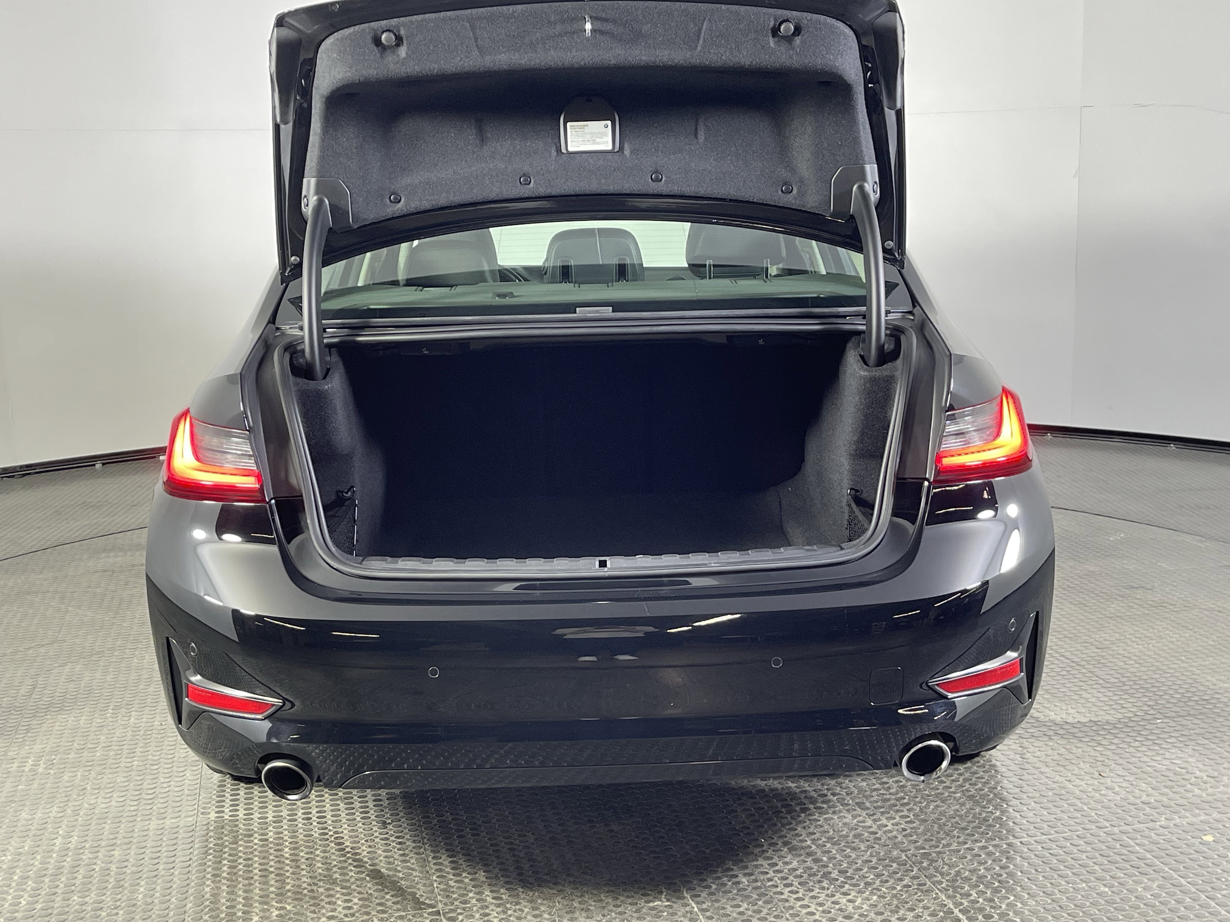 Used 2019 BLACK BMW 330i xDrive image 8