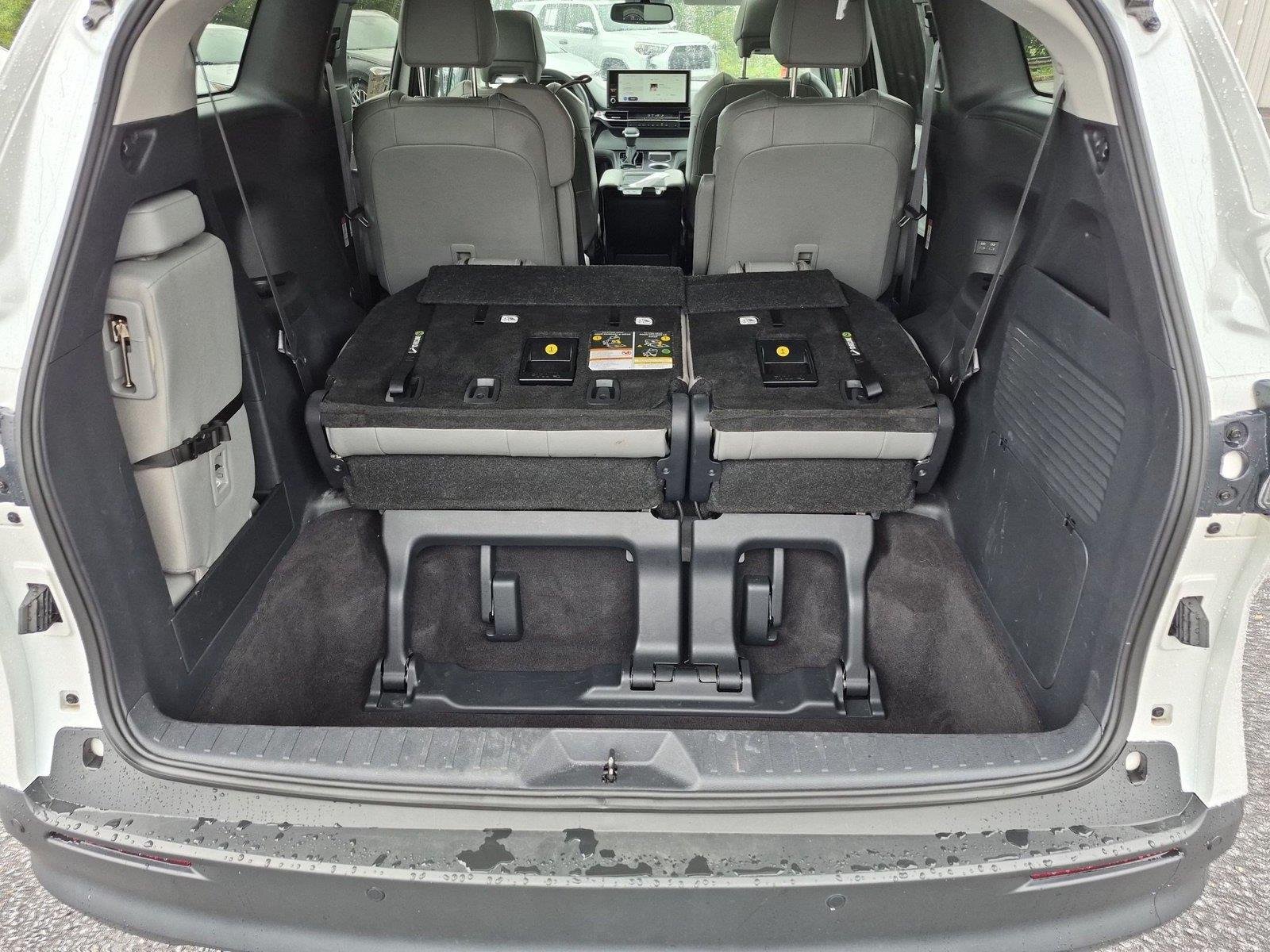 Used 2025 Wind Chill Pearl Toyota XLE image 35