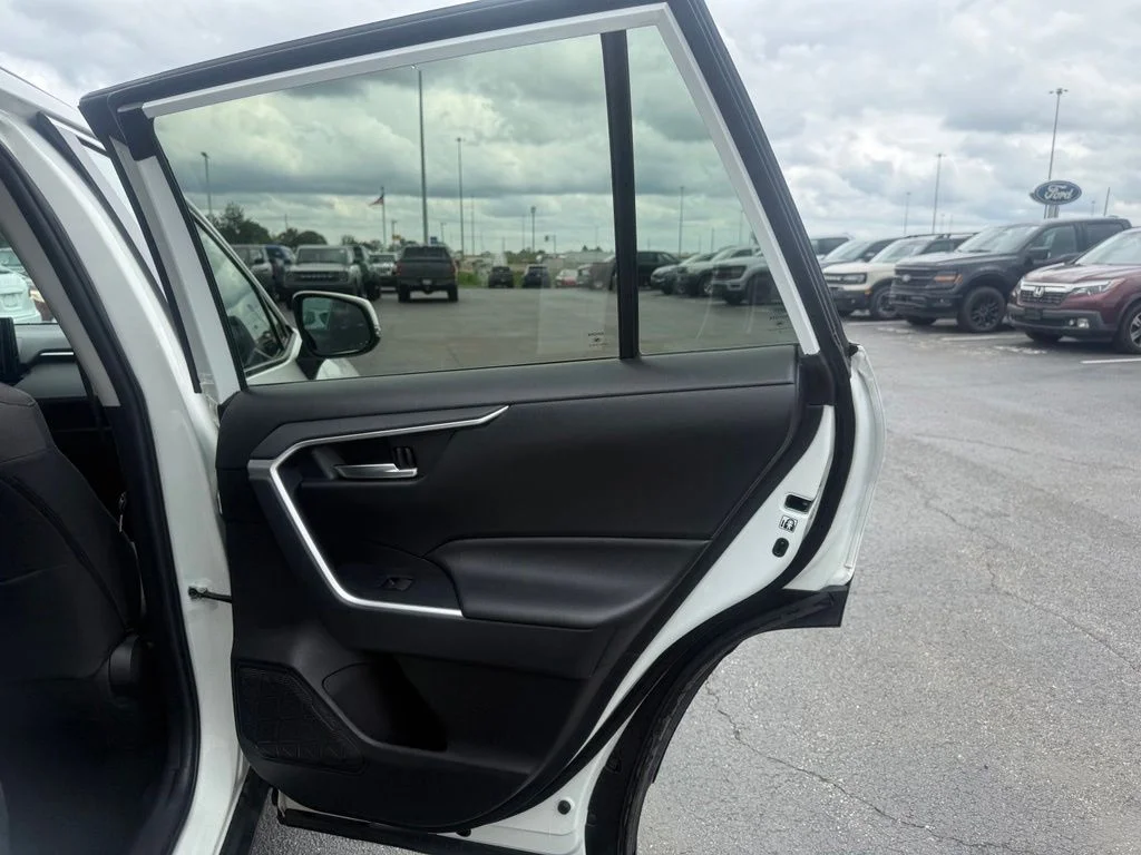 Used 2019 White Toyota XLE image 43