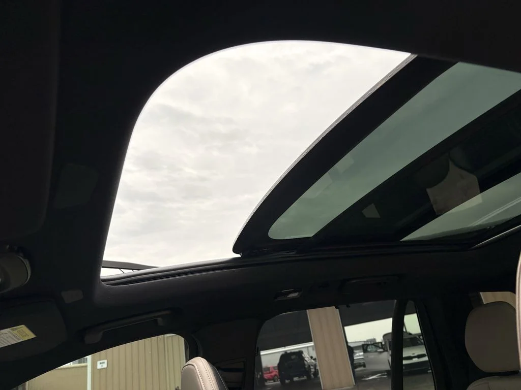 New 2026 Onyx Black Volvo Ultra image 23