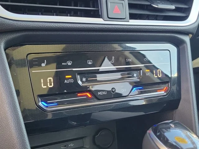 2025 Volkswagen Taos SE - Photo 34