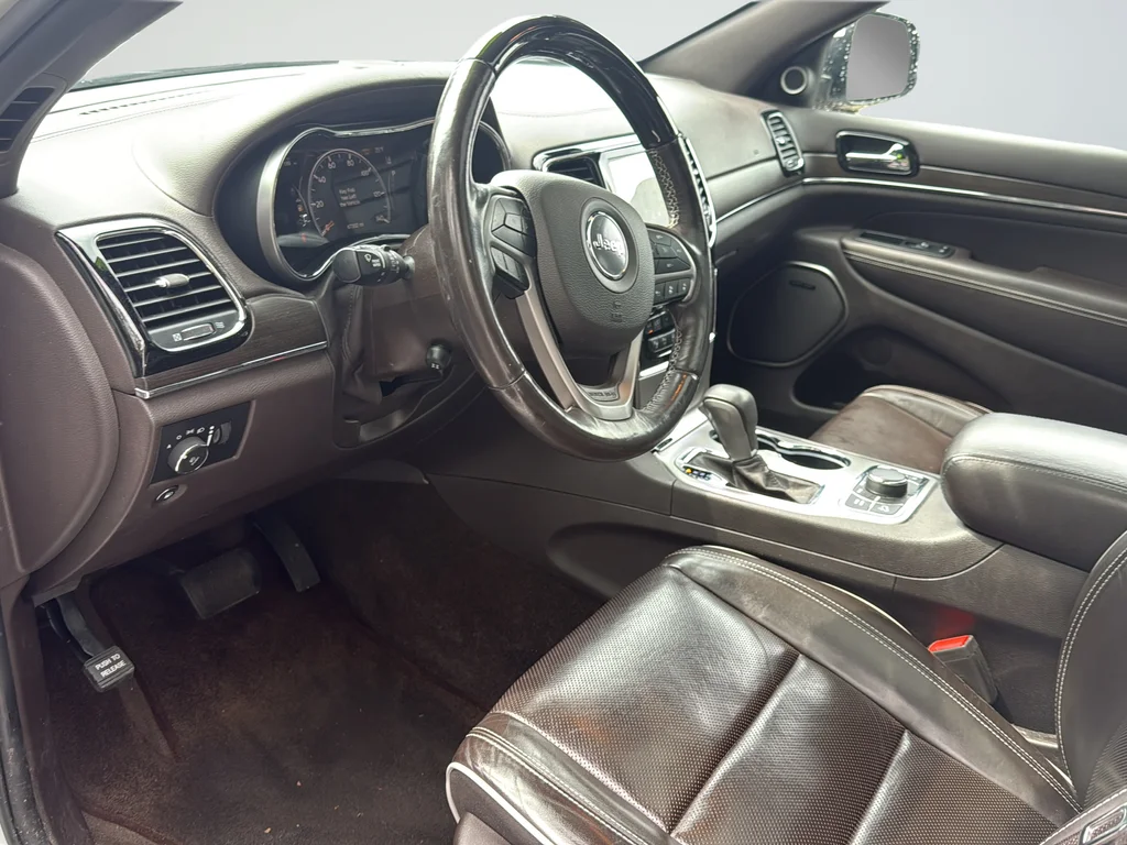 Used 2019 Off-white Jeep Overland image 15
