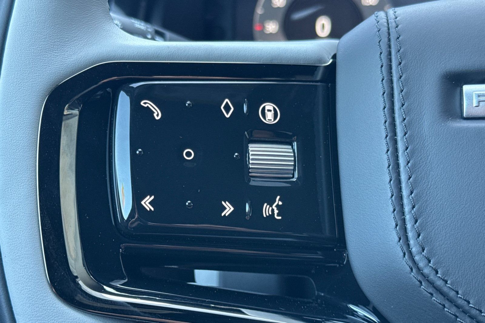 New 2026 Fuji White Land Rover S image 27