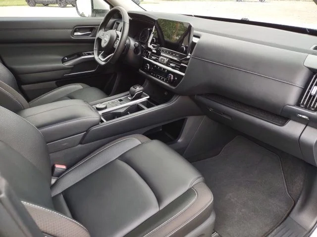 2025 Nissan Pathfinder SL - Photo 25