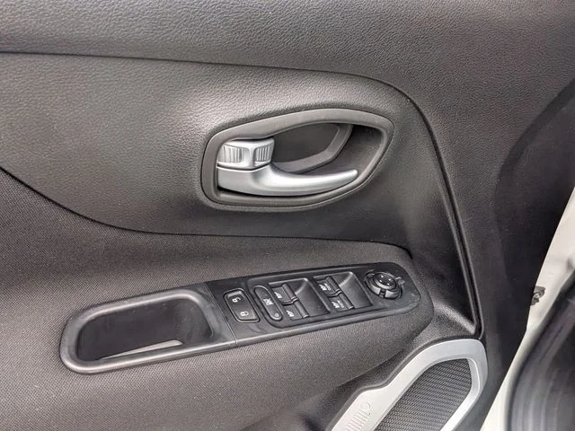 Used 2019 White Jeep Latitude image 13