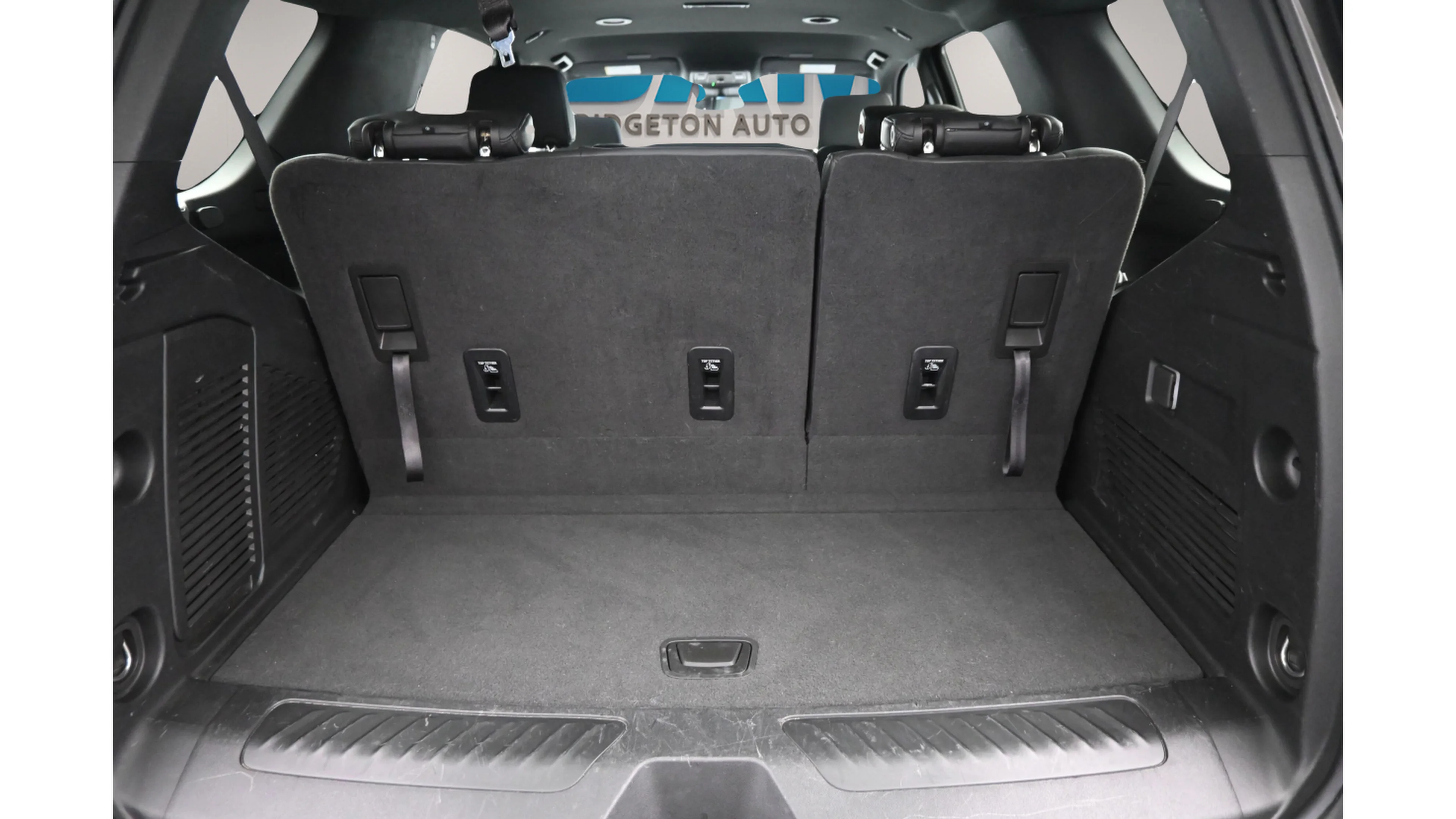 Used 2025 Sterling Gray Metallic Chevrolet LT image 27