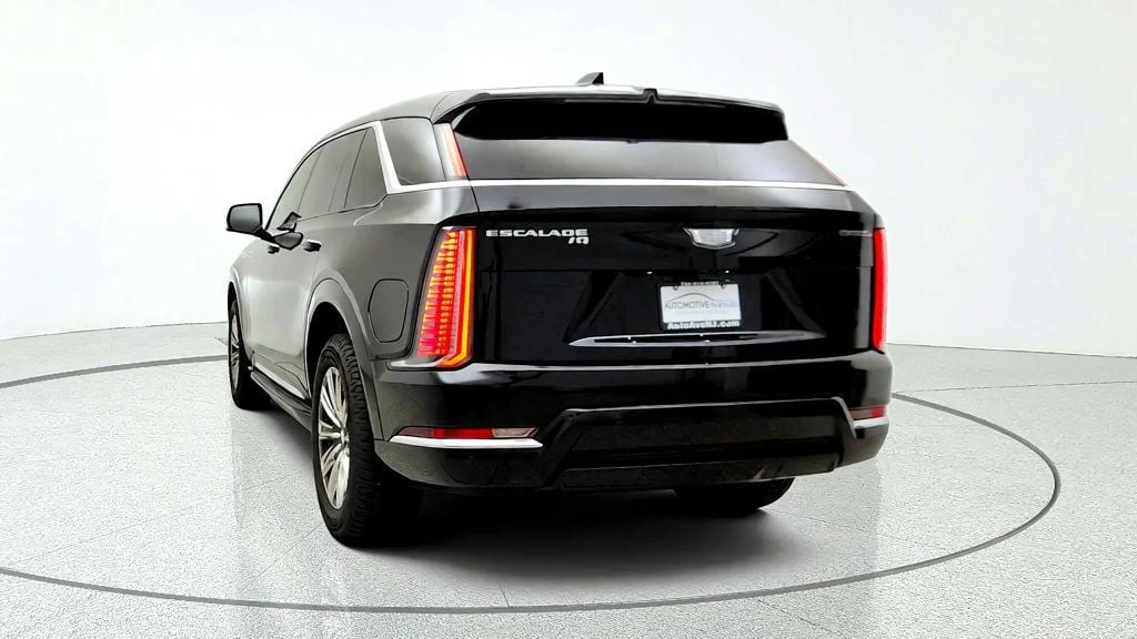 Used 2026 Black Raven Cadillac AWD 4dr Luxury image 6