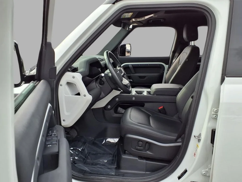 Used 2025 White Land Rover S image 20