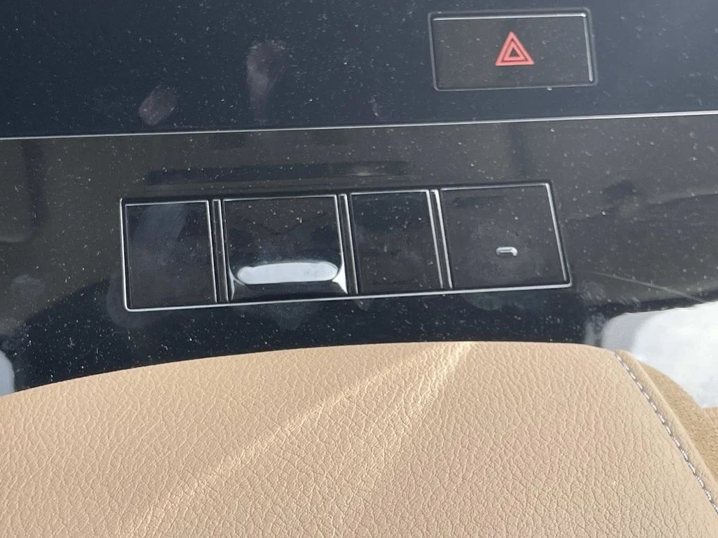 Used 2025 White INFINITI SENSORY image 23