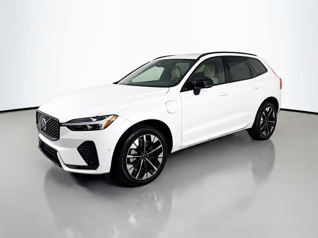 New 2026 Crystal White Volvo T8 Plus image 1
