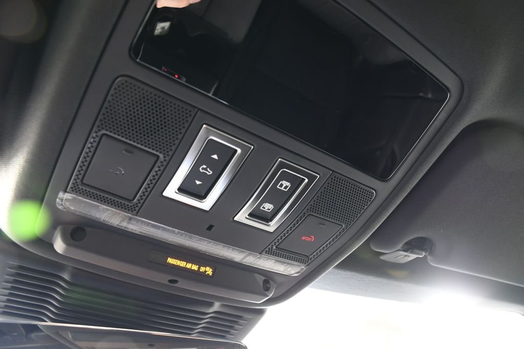 Certified Used 2026 Fuji White Land Rover Dynamic image 34