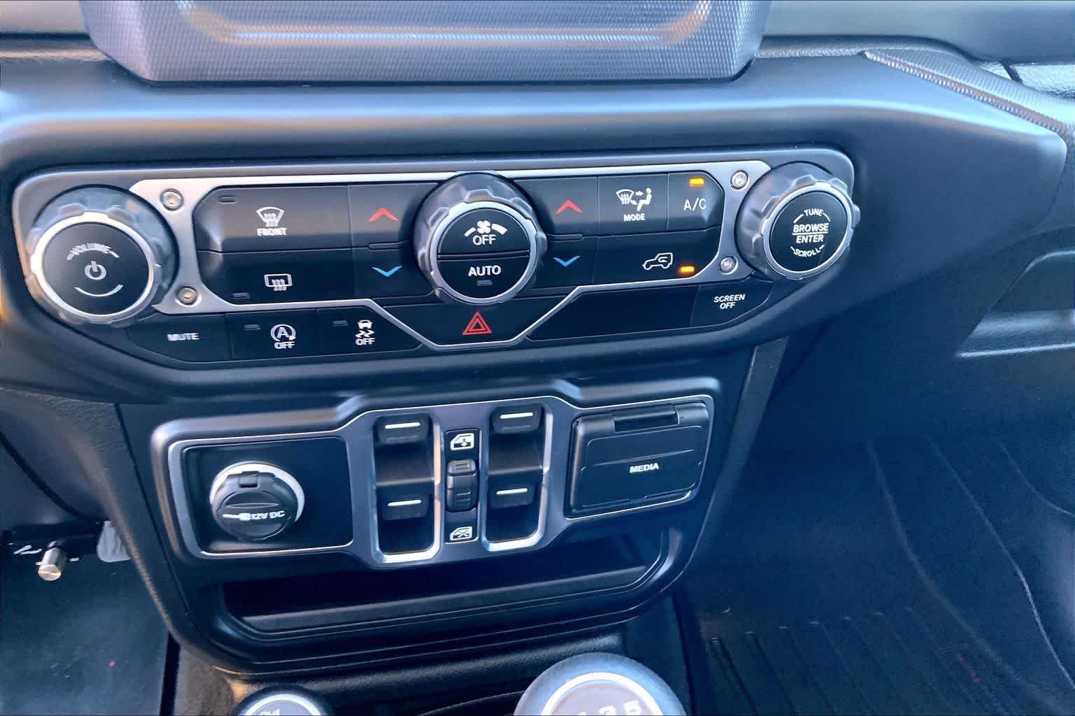 Used 2020 Hellayella Clearcoat Jeep Sport S image 35