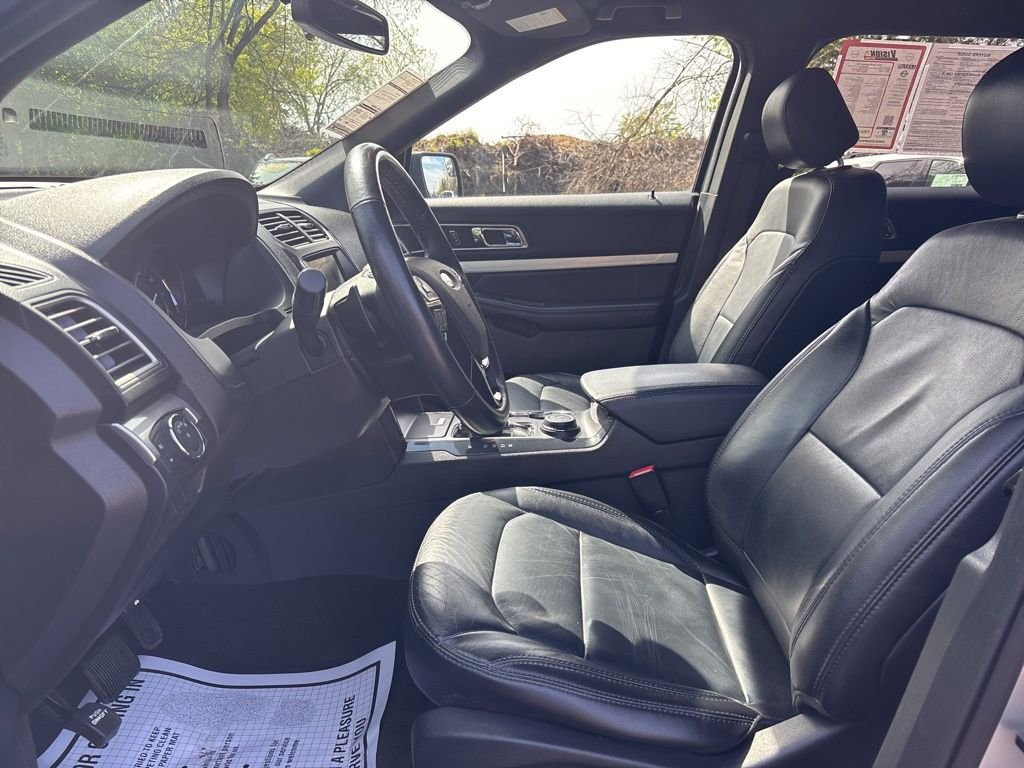 Used 2017 Silver Ford XLT image 11